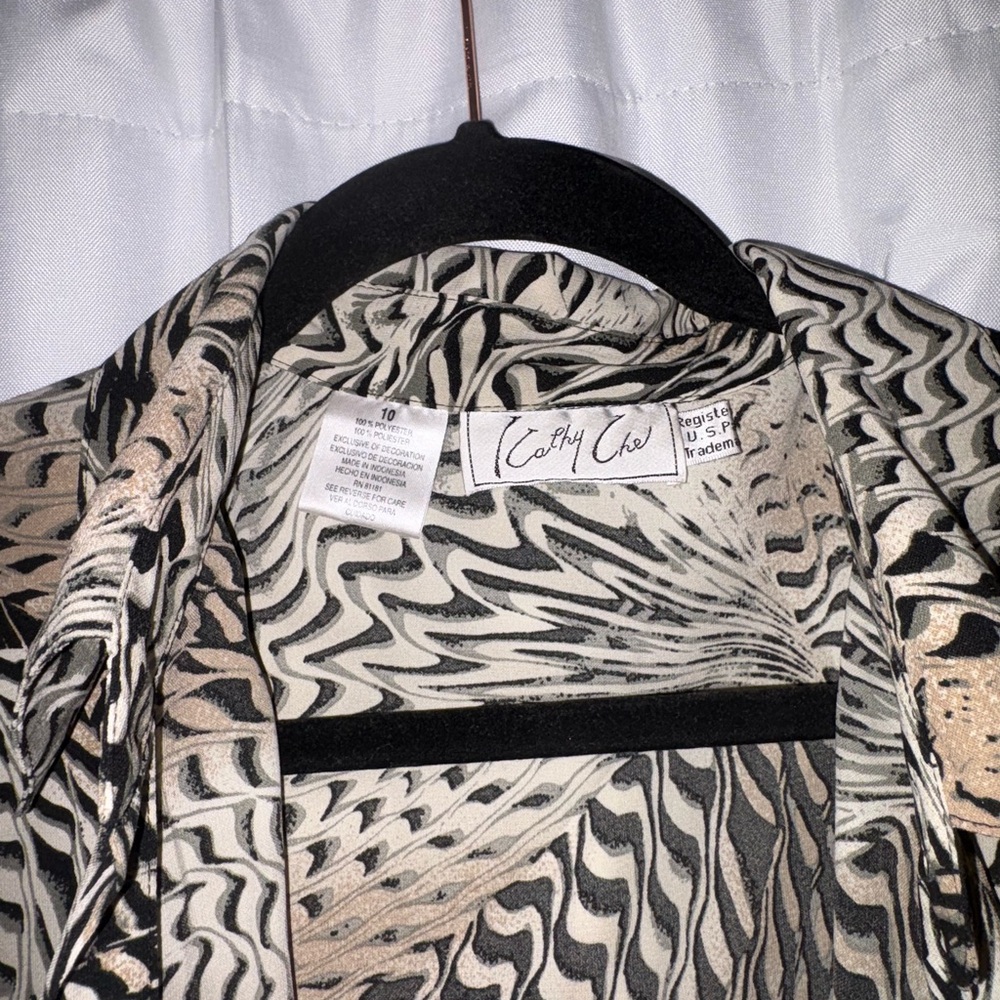 Abstract Patterned Blouse - Picture 3 of 4